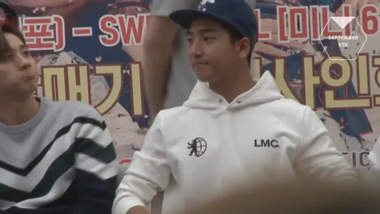 [FANCAM][151004] B1A4 (Baro focus) @ Youngpoong Bookstore Coex Fansign