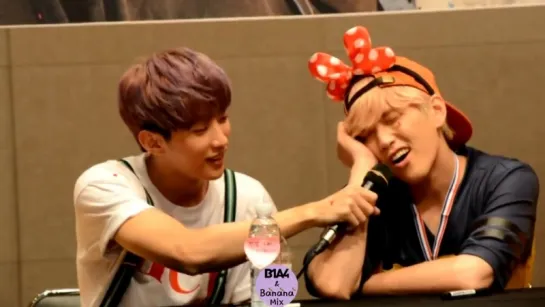 [FANCAM][150906] Jinyoung and Sandeul - You Are A Girl I Am A Boy (Lazy ver.) @ Mokdong Fansign