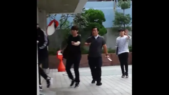 [FANCAM][150901] B1A4 @ On the way to "B1A4 ADVENTURE 2015" Concert Practice