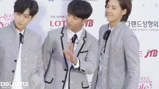 [FANCAM][150122] B1A4 (Baro focus) @ The 24th Seoul Music Awards Red Carpet