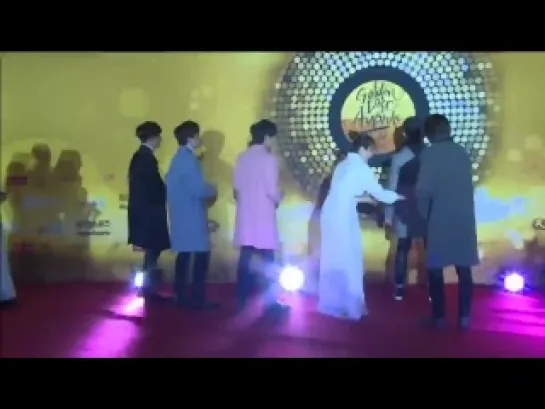 [FANCAM][150115] B1A4 @ The 29th Golden Disk Awards Red Carpet