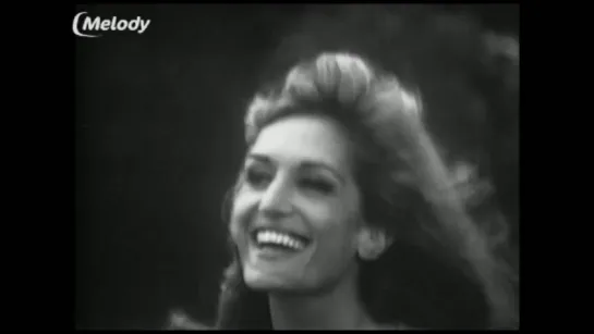 Dalida - Petit homme (Little man) Avec Pierre Tchernia (1968)