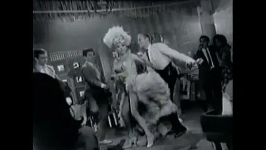 Coccinelle - Twist and Twist (Los Viciosos, movie excerpt) (1964)