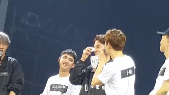 [FANCAM] 160123 #EXO #Kai @ The EXO'luXion in Manila | EXO - Chanyeol  Kai playing with the Finger Light