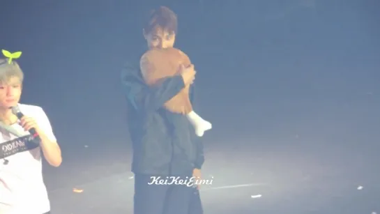 [FANCAM] 151121 #EXO @ The EXO'luXion in Macau | Kai and chicken leg toy