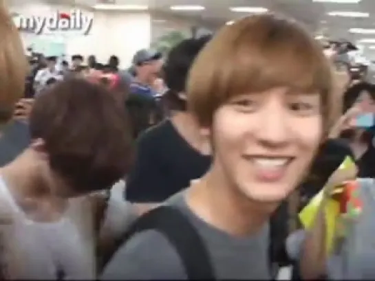 [mydaily] 120806 SHINee & EXO - Gimpo Airport [from JP]