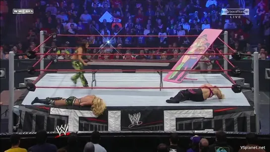 [Wrestling Museum] LayCool (Michelle Mccool, Layla El) vs. Beth Phoenix & Natalya Neidhart - WWE TLC 2010