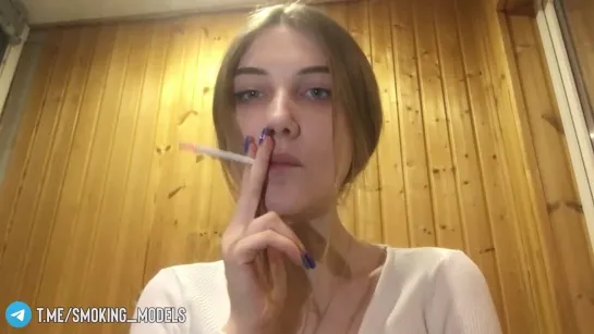 Smoking fetish girl