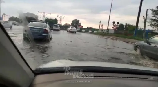 Огромная лужа на Нансена 31.7.2019 Ростов-на-Дону Главный