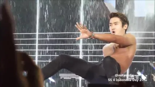 SIWON-WATER SPLASH!!! <3