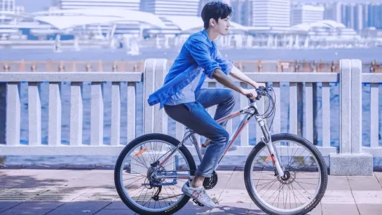 [Фан видео] 2016 → 2019 Xiao Zhan riding a bike