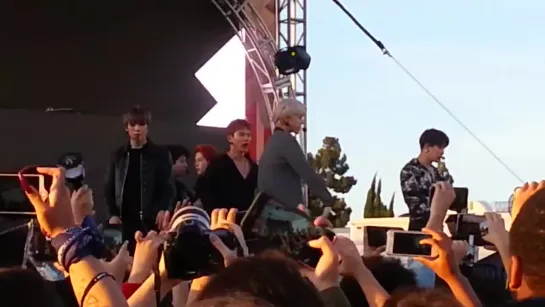 [VK][181130] MONSTA X fancam - Be Quiet @ Jingle Ball Village in Los Angeles