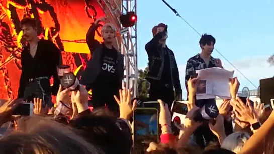 [VK][181130] MONSTA X fancam - Trespass @ Jingle Ball Village in Los Angeles