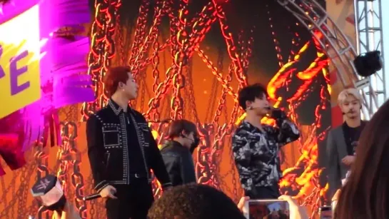 [VK][181130] MONSTA X fancam - Trespass @ Jingle Ball Village in Los Angeles