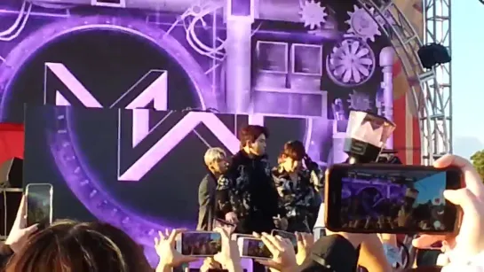 [VK][181130] MONSTA X fancam - Intro @ Jingle Ball Village in Los Angeles