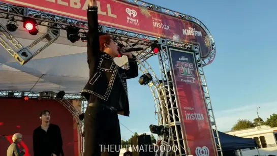 [VK][181130] MONSTA X fancam - Trespass @ Jingle Ball Village in Los Angeles