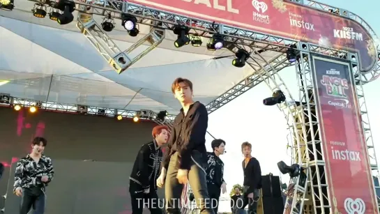 [VK][181130] MONSTA X fancam - Rush @ Jingle Ball Village in Los Angeles