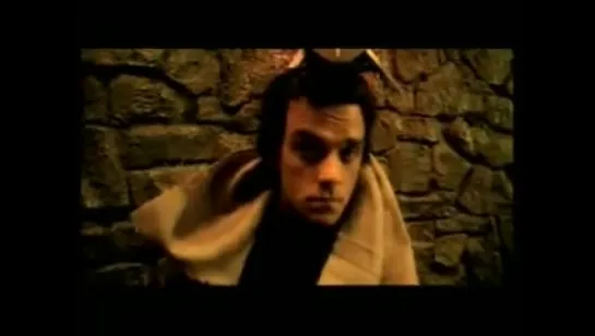 Robbie Williams - We Are The Champions.2001