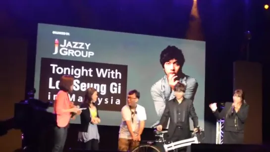 Lee Seunggi Shining Inheritance bicycle scene [Malaysia Fan Meeting] [oUfDMZ5gsZY]