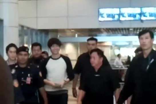 [Fancam] Lee Seung Gi Arrival - Malaysia.mp4 [mis-p-DCcSc].mp4