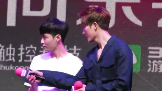 [Fancam] 150615 Red Velvet Lay Zhoumi at SUPERSTAR SMTOWN Fanmeeting in Beijing  [1]