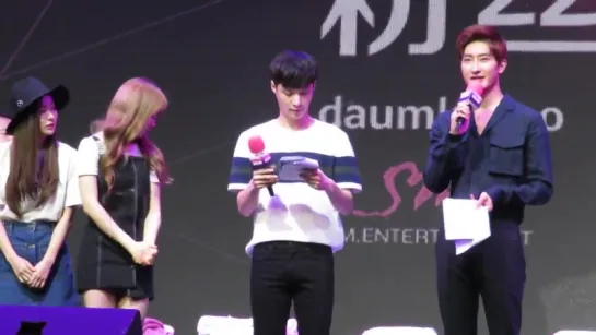 [Fancam] 150615 Red Velvet Lay Zhoumi at SUPERSTAR SMTOWN Fanmeeting in Beijing