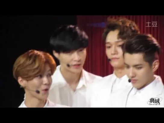 [FANCAM] 140419 EXO-M @ Global Chinese Music (interview) - Lay focus