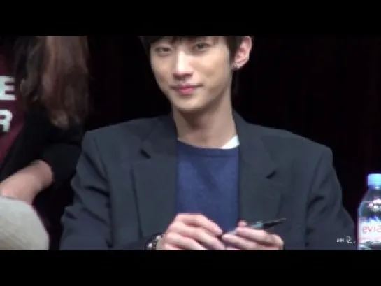 [FANCAM][140120] Jinyoung @ Yongsan Fansign