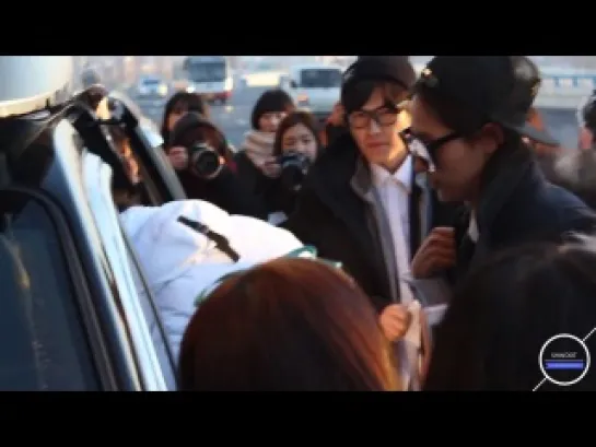 [FANCAM] [131222] ШинУ @ Gimpo Airport