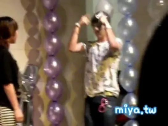 110616 CNUDay Baro Sandeul playing Charade