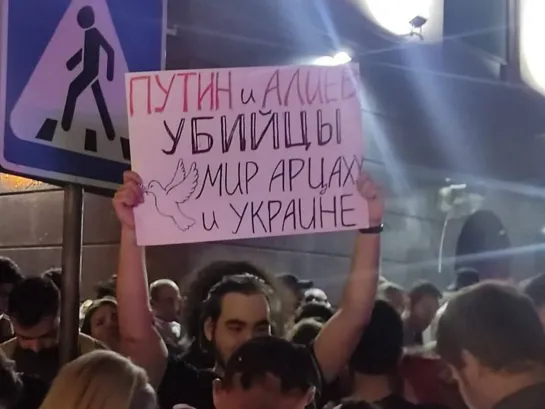 "Путин убивает армян"