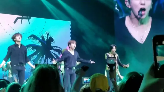 [VK][06.08.2019][Fancam] The 3rd World Tour WE ARE HERE in Chicago - Play it Cool