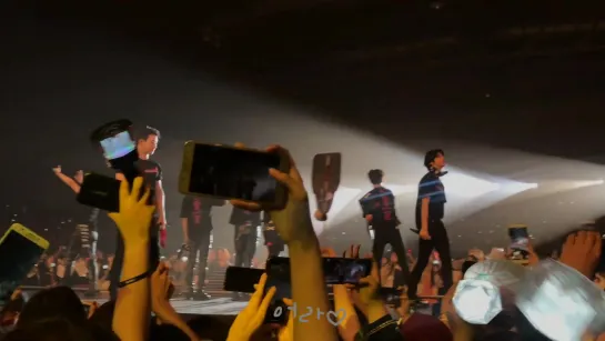 [VK][01.06.19][Fancam] MONSTA X - By My Side  Encore @ World Tour We Are Here in Bangkok