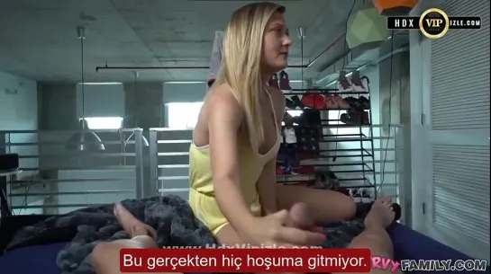 2121- Üvey Ablası Örtüyü Çekince Çıplak Sikini Görüyor.mp4