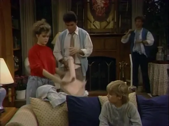 Проблемы роста / Growing Pains, (1985–1992) сезон 3 серия 4  /  s03e04-not-necessarily-the-news