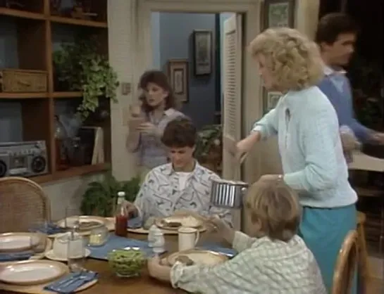 Проблемы роста / Growing Pains, (1985–1992) сезон 2 серия 17  /  s02e17.jimmy.durante.died.for.your.sins.