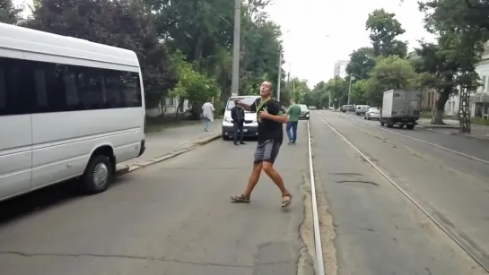 В Николаеве водитель маршрутки "под кайфом" разбил пять авто