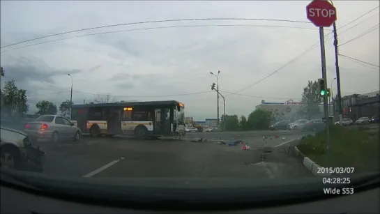 Водитель рейсового автобуса устроил массовое ДТП в Солнечногорске. (19.05.2016)