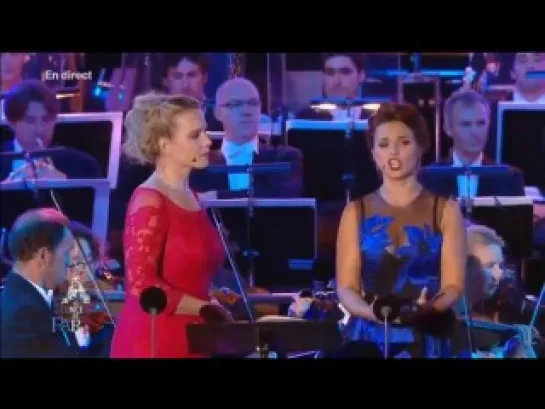 Elina Garanča, Olga Peretyatko - Duo des fleurs (Lakmé) Concert Paris Champ de Mars 14-07-2014