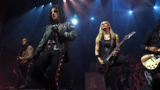 Alice Cooper  &  Nita Strauss     ..