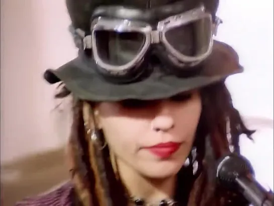 Linda Perry   ..