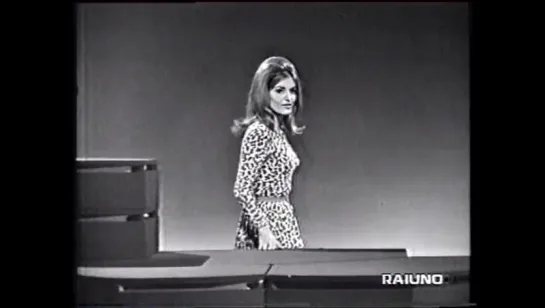 Dalida ♫ Voglio che nessumo sappia ♪ novembre ou décembre 1964 (Italie - Il macchiettarlo (Rai due)