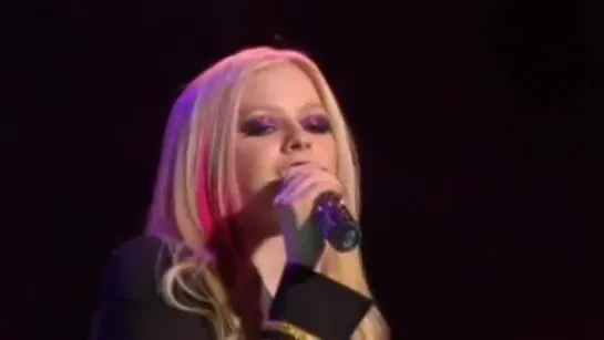 Avril Lavigne - Innocence  Live