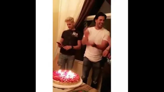 Fiesta cumpleaños @willevy #WilliamLevy (video 28)