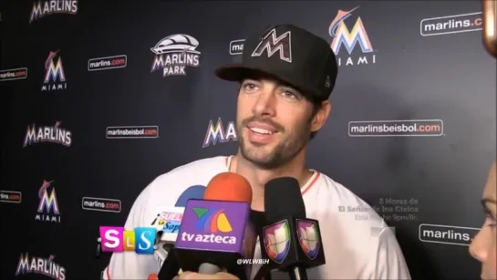 William Levy @willylevy29 lanzó la primera bola en un juego de Los Marlins __ SLS