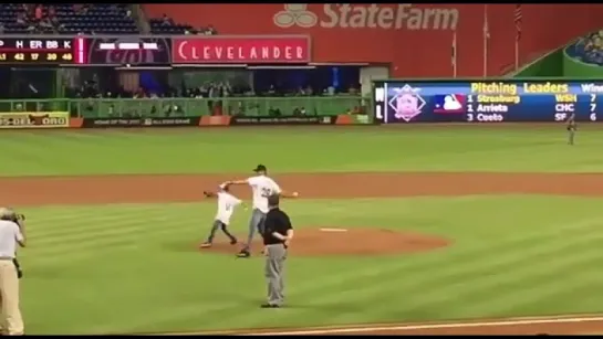 Like Father; Like Son @willylevy29 @Tophy19 1st Pitch #MarlinPark #CubanHeritageNight...