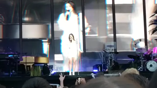 Lana Del Rey – Mariners Apartment Complex (Live @ «Malahide Castle and Gardens»)