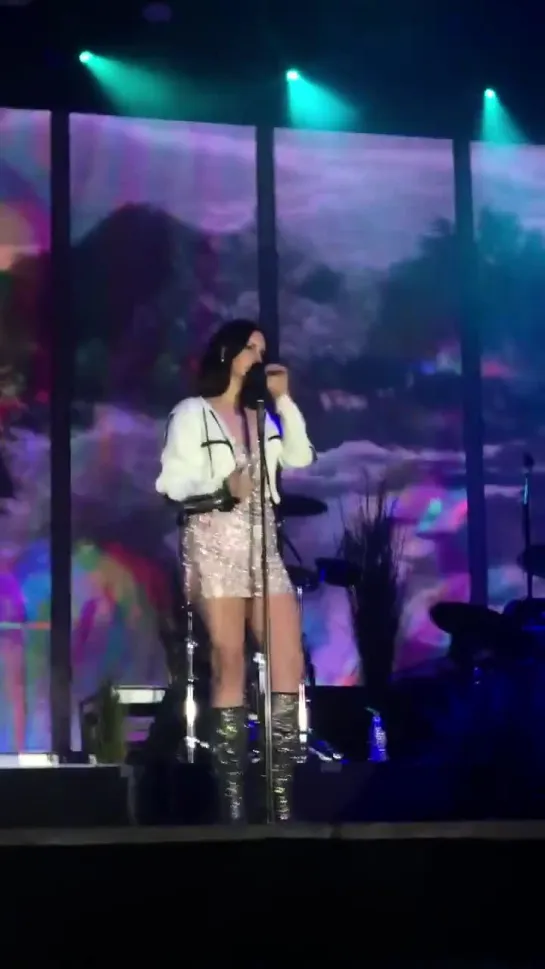 Lana Del Rey – Mariners Apartment Complex (Live @ «BUKU Music + Art Project»)