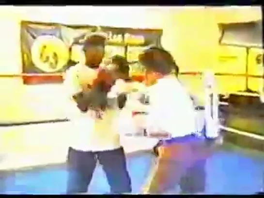 ЛЮБИТЕЛЬСКИЙ БОКС - Roger Mayweather Working the Mitts- Part 2 k.,bntkmcrbq ,jrc - roger mayweather working the mitts- part 2