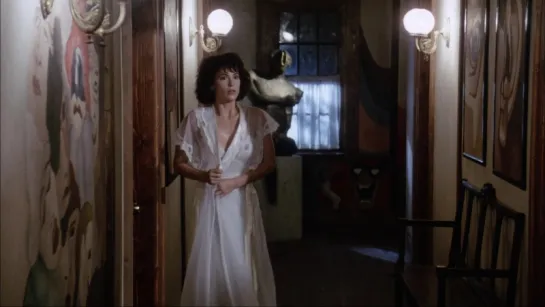 Yvonne De Carlo Sexy - Cellar Dweller (1988)